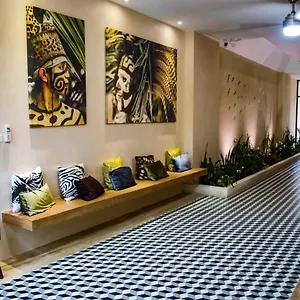 Amira Apartahotel