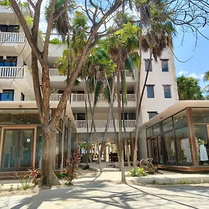 https://azucar-hotel-tulum.allrivieramayahotels.com